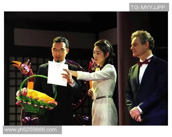 足球明星与歌手携手共创音乐盛宴点燃激情与梦想的交汇之旅