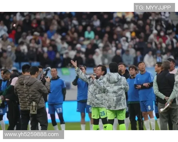 娱乐明星与足球明星的精彩相遇揭示了他们背后的故事与友谊 娱乐明星与足球明星的精彩相遇揭示了他们背后的故事与友谊